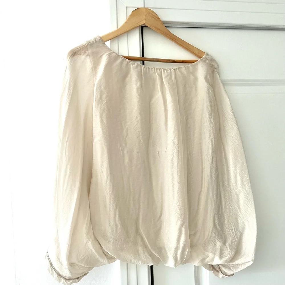 Silky Bubble bottom Elegant Dressy Blouse by Baci - Picture 5 of 10